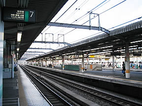 赤羽駅で女子高校生が飛び降り自殺か　電車と接触し死亡
