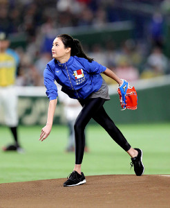 いろんなプロ野球の始球式が見たいです。