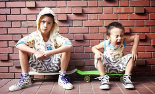 土屋アンナ　息子たちとの3ショット公開「イケメン過ぎ」と称賛