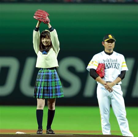 いろんなプロ野球の始球式が見たいです。