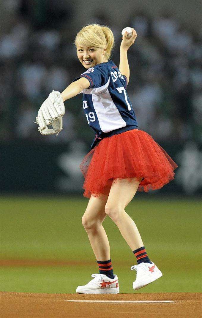 いろんなプロ野球の始球式が見たいです。