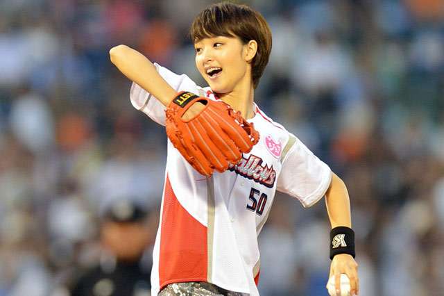 いろんなプロ野球の始球式が見たいです。