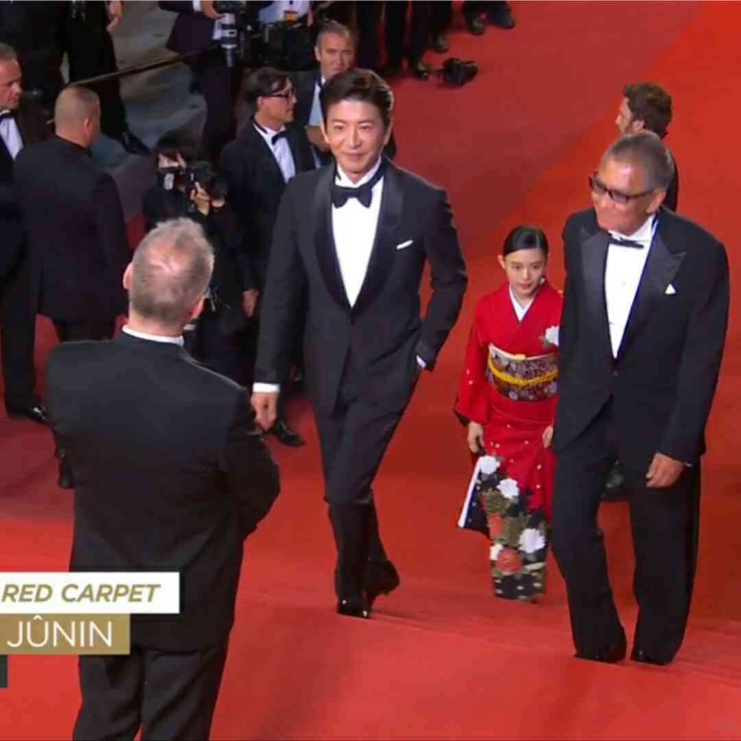 木村拓哉、着物女優をエスコートせず　レッドカーペット階段「ひとり飄々と」