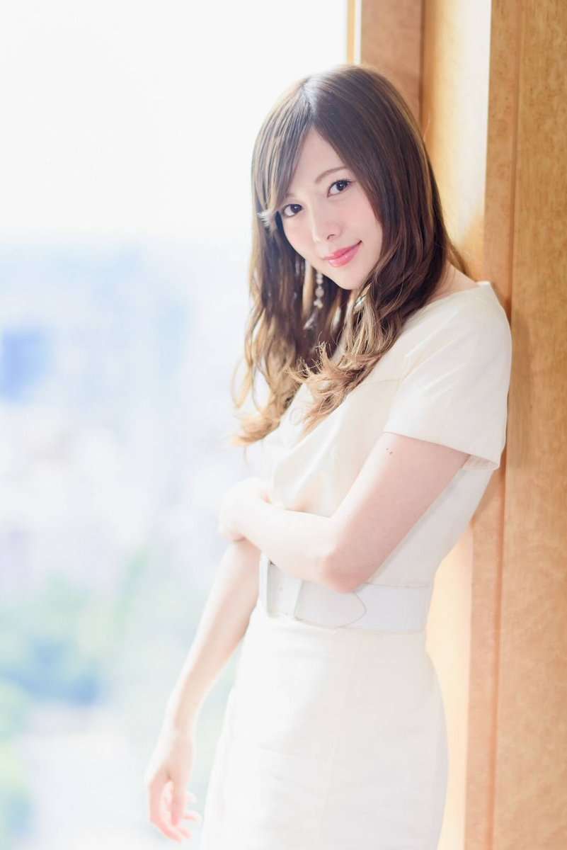 白石麻衣、超絶美脚披露で「猫になりたい！」とファン興奮　殺人スケジュールには心配の声