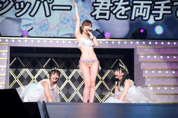 白石麻衣、超絶美脚披露で「猫になりたい！」とファン興奮　殺人スケジュールには心配の声