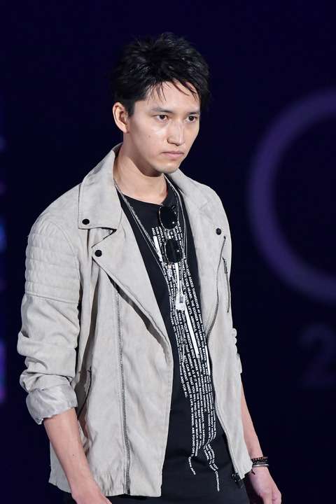 田口淳之介：ガールズアワード初登場で躍動！　キレキレダンスで2曲熱唱