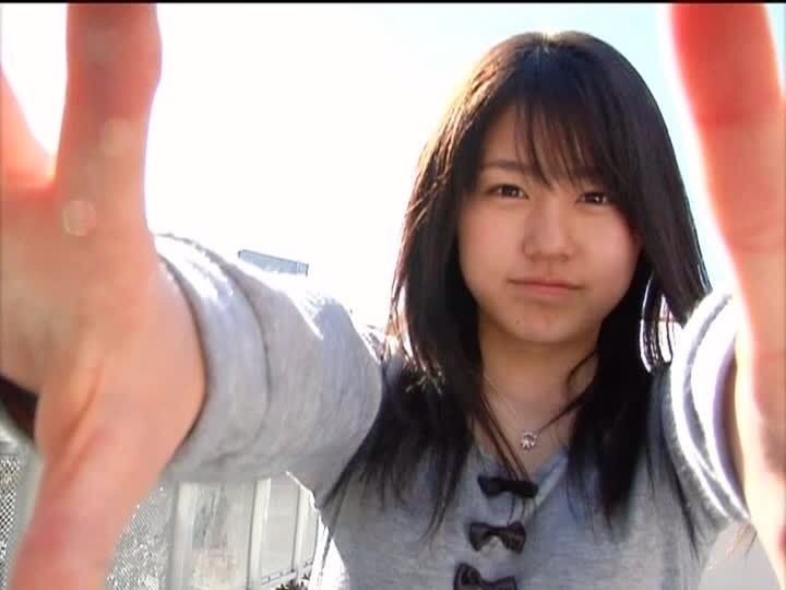 白石麻衣、超絶美脚披露で「猫になりたい！」とファン興奮　殺人スケジュールには心配の声