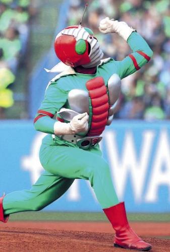 いろんなプロ野球の始球式が見たいです。