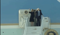 トランプ大統領、他国首相「押しのけ」非難殺到　ハリポタ作者「小さい男」