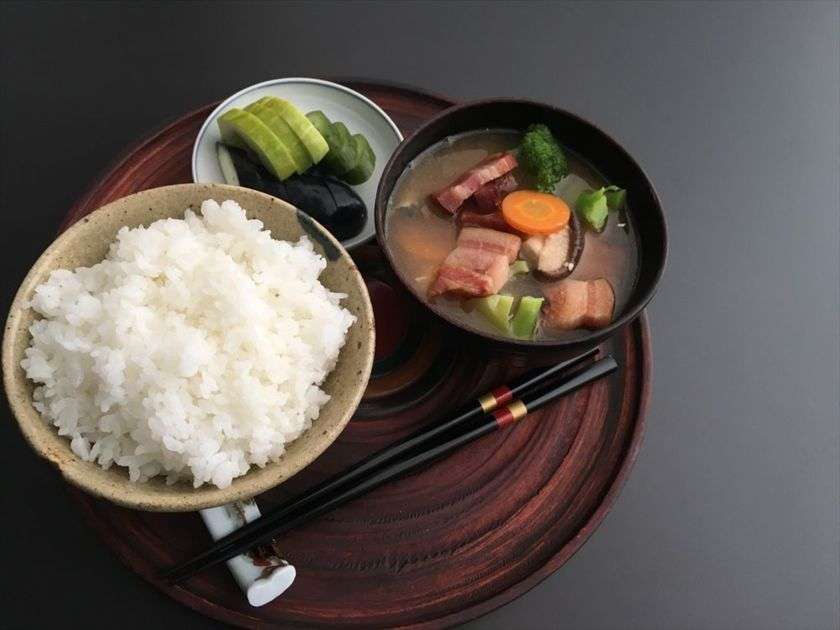 「“盛った”料理＝愛情」は勘違い　「一汁一菜」が支持される理由