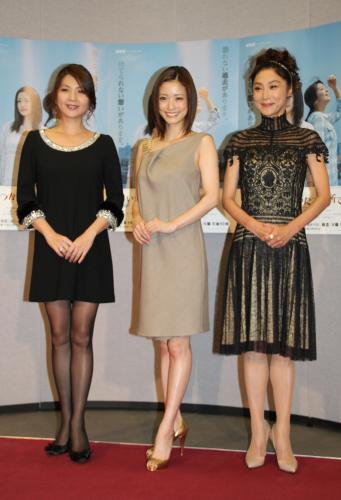 飯島直子(49歳)、ショートパンツ姿で美脚披露「無理しました」