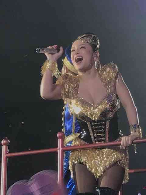 浜崎あゆみが「ノーブラで走り回る」!? SNSで