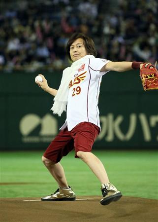 いろんなプロ野球の始球式が見たいです。
