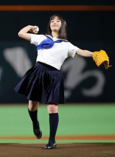 いろんなプロ野球の始球式が見たいです。