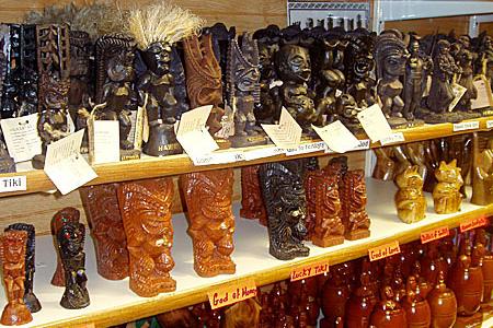 カンニング竹山が旅先の土産物をバッサリ「いらねぇのゴミは！」