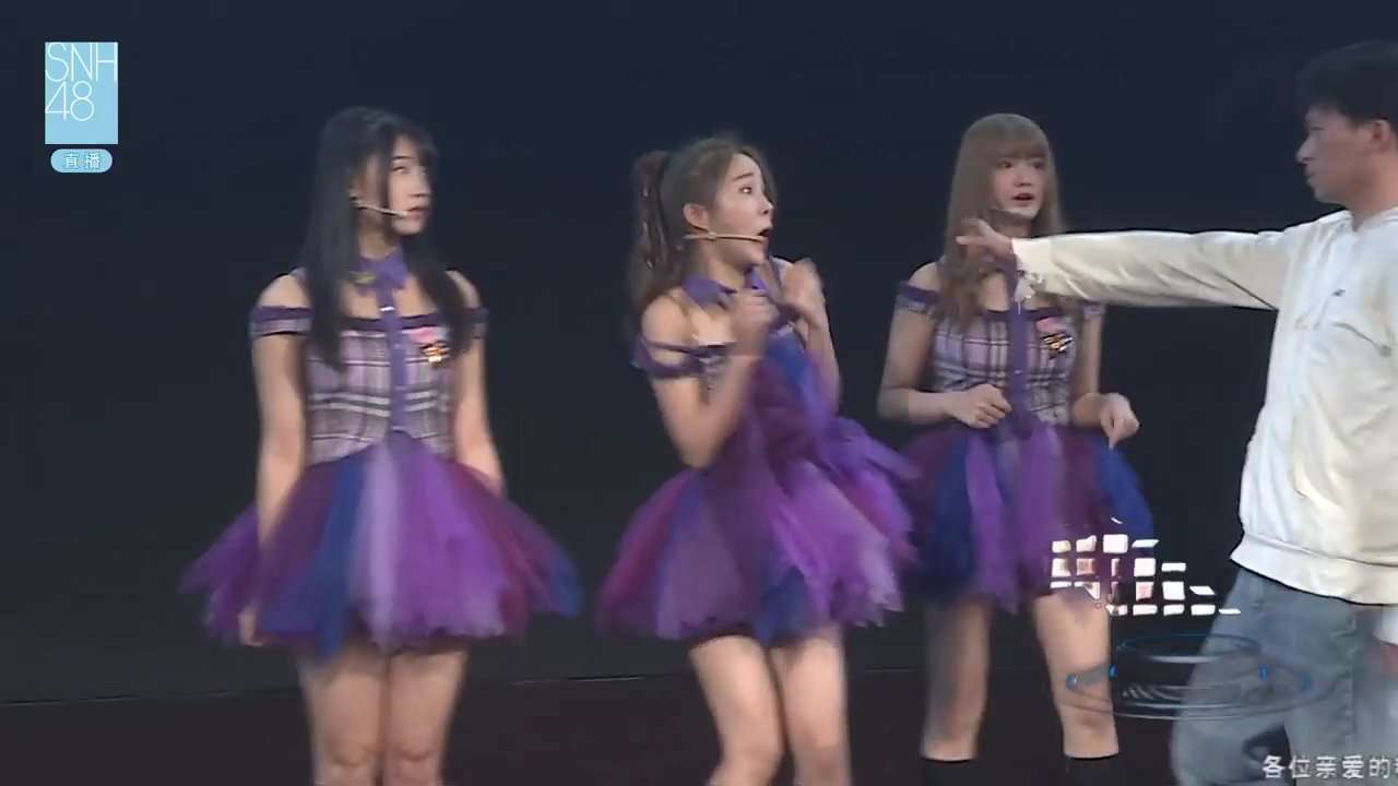 SNH48がライブ中に首を絞めようとする不審者男性が乱入！　会場騒然となりライブも中断に
