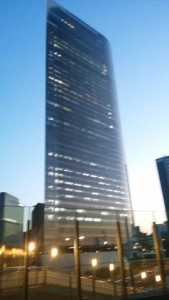 深夜残業を禁止した電通、22時消灯をルールにするも朝5時に明かりがついている矛盾