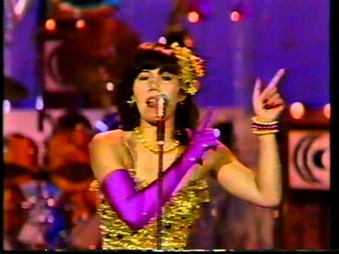 「インベーダーＷＡＬＫ」マキ上田 - YouTube