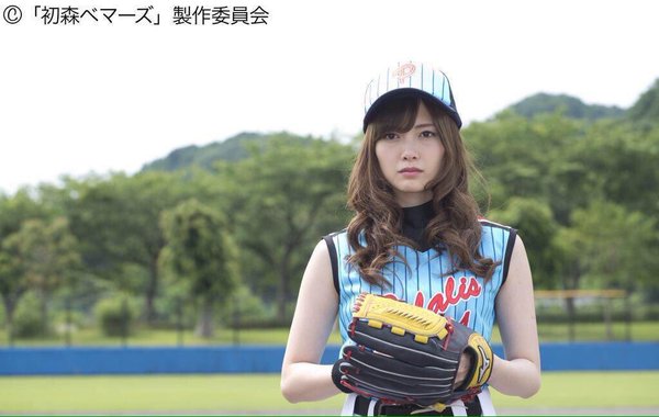 白石麻衣、超絶美脚披露で「猫になりたい！」とファン興奮　殺人スケジュールには心配の声