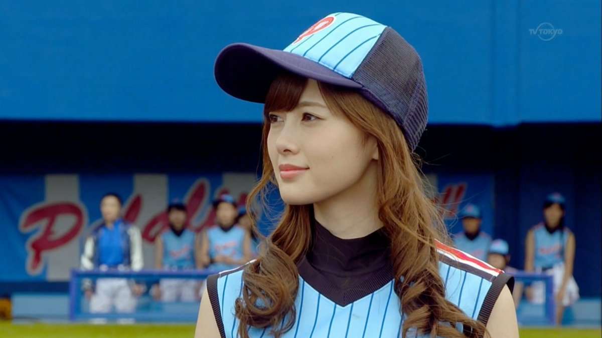 白石麻衣、超絶美脚披露で「猫になりたい！」とファン興奮　殺人スケジュールには心配の声