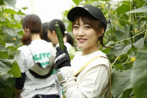 高橋みなみ、ボランティアにサプライズ登場　福島で農作業をお手伝い
