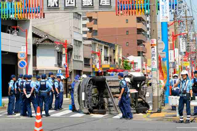 【博多金塊窃盗】指名手配の２人、パトカー追跡中に事故