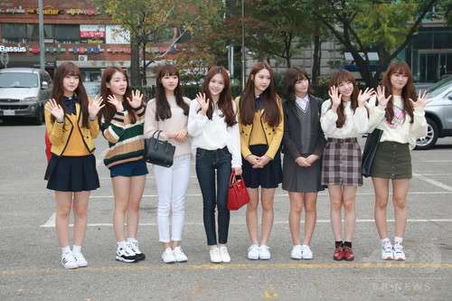 K-POPの新人女性グループ、米空港で拘束 売春疑いで