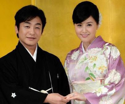 片岡愛之助が着物で運転する妻・藤原紀香の姿を公開し反響