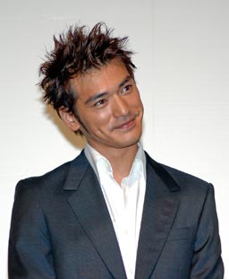芸能人の優しい微笑みの画像トピ