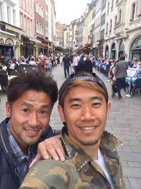 “帽子をかぶっていない”ナオト・インティライミ！香川真司のブログに登場するも、気付かないファン続出｜M-ON! MUSIC NEWS｜M-ON! Press