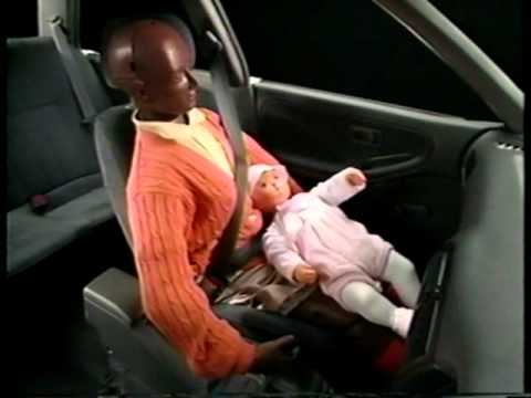 時速４０キロの衝撃　だっこの危険（正面衝突） - YouTube
