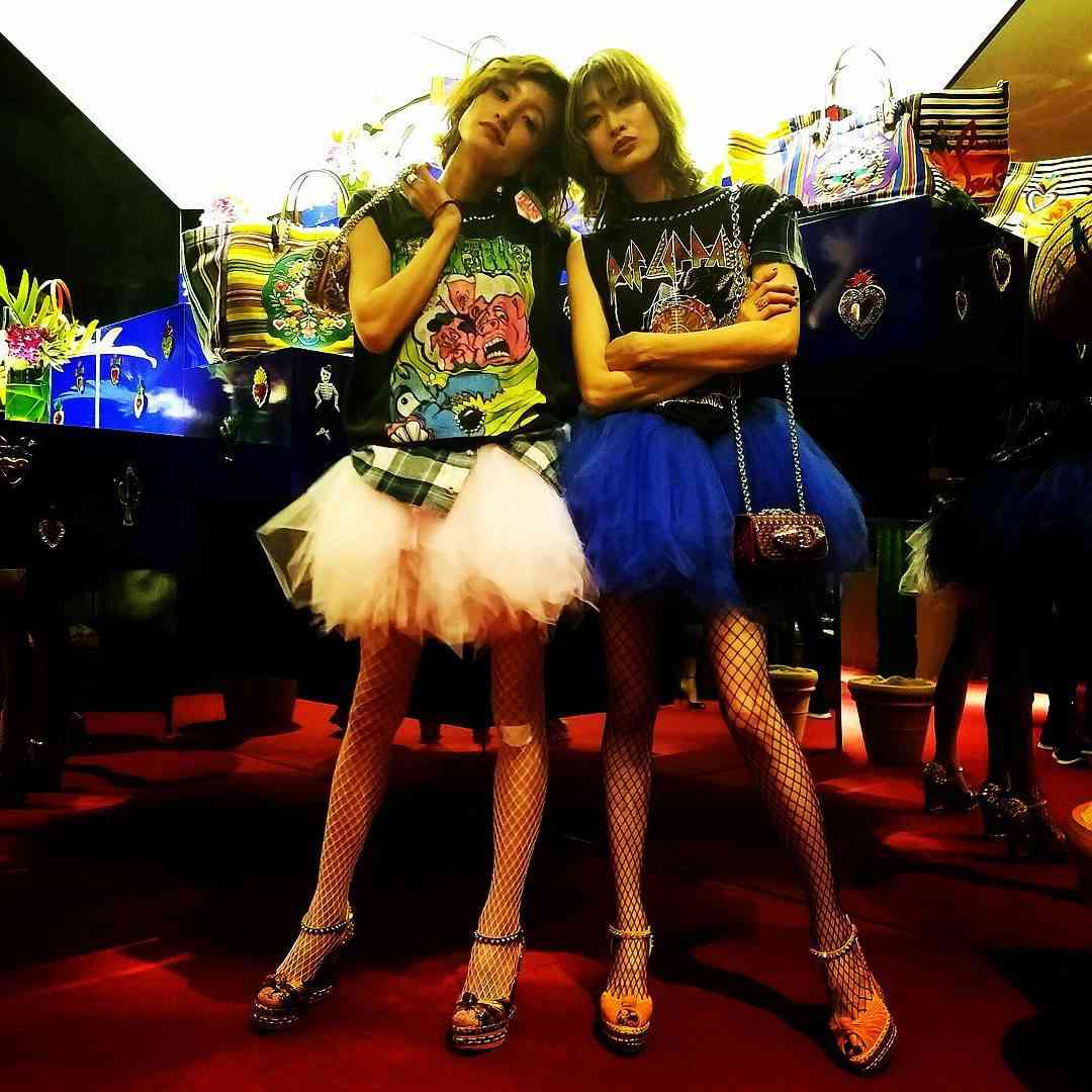 西山茉希、山田優と“自作”ミニスカペアコーデで美脚全開「ふたりで着たかった」