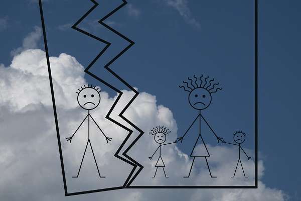 離婚後の「親子交流」を努力義務に？親子断絶防止法案に賛否