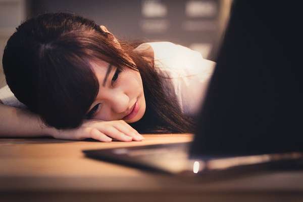 20代女性の「ヒマな事務職の探し方を教えて」に批判殺到 一方企業はロボット社員で人手不足解消の動き