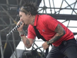 ワンオク(ONE OK ROCK) Taka、すみれとの“ご機嫌”2ショットにファン「飲み過ぎないでね～」