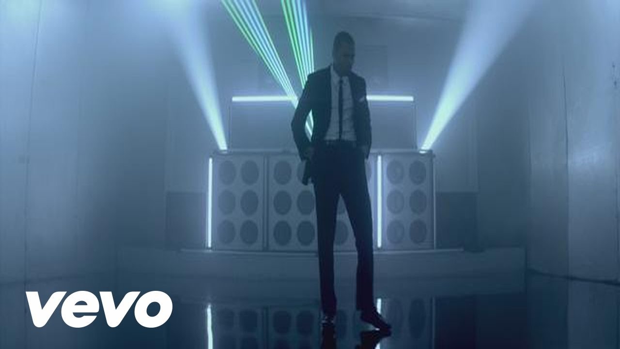 Chris Brown - Turn Up the Music - YouTube