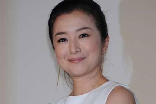 鈴木京香、長谷川博己と格差埋まるもなかなか結婚しないワケ