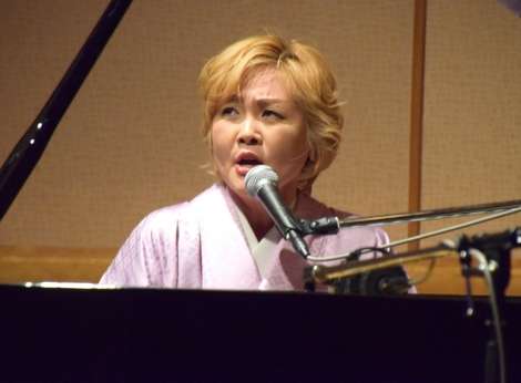 泰葉が会見 前夫・春風亭小朝と和田アキ子を提訴へ 左耳の難聴原因は「小朝の暴力」