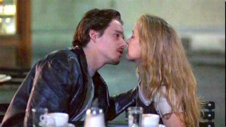 映画のキスシーンの画像が集まるトピ