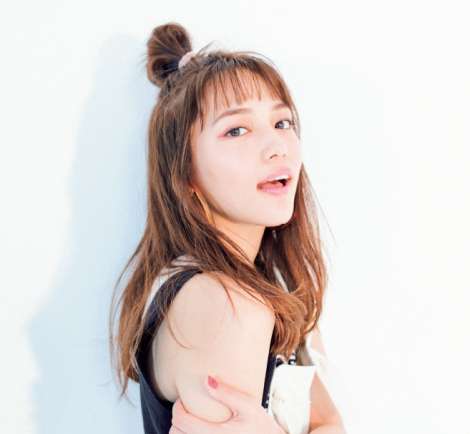 川口春奈“神ってる”かわいらしさのピンクメイク披露