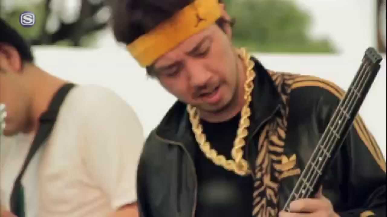 neco眠る - BOY @ OUR FAVORITE THINGS 2014 - YouTube