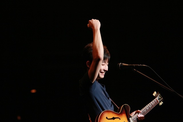 「幸せですね」星野源、満員の初武道館ワンマンで完全復活 - 音楽ナタリー
