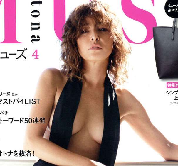 梨花、バストラインがちらり　妖艶肌見せドレス姿に惚れ惚れ