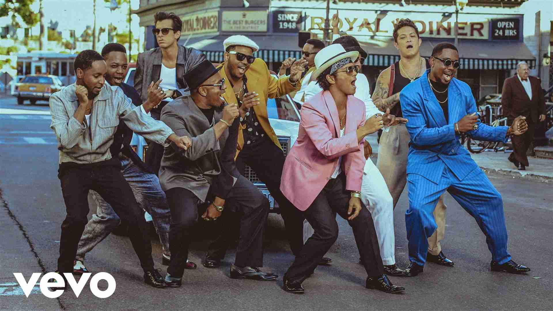 Mark Ronson - Uptown Funk ft. Bruno Mars - YouTube