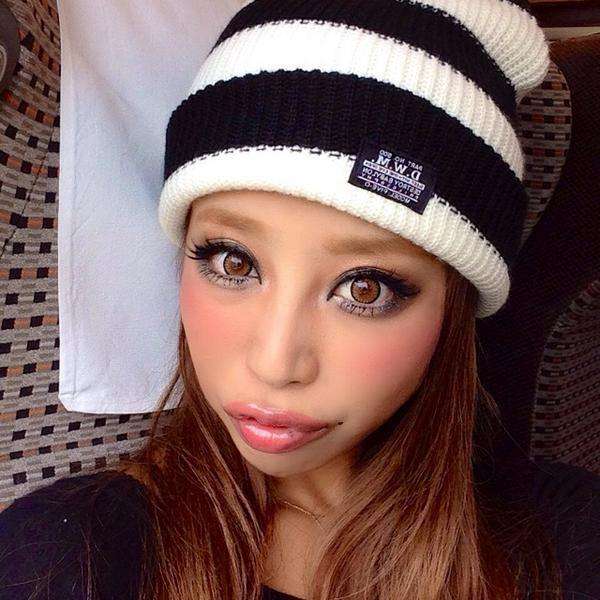窪塚洋介、妻・PINKYの誕生日を息子と祝福　家族ショット公開