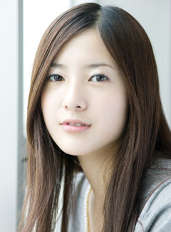 吉高由里子、「タラレバ」からのイメチェン “前髪あり”の新ヘアで登場