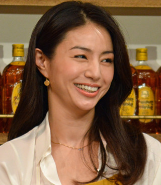 佐々木希が4位! 「美容整形でなりたい顔」の女性有名人の1位は? | マイナビニュース