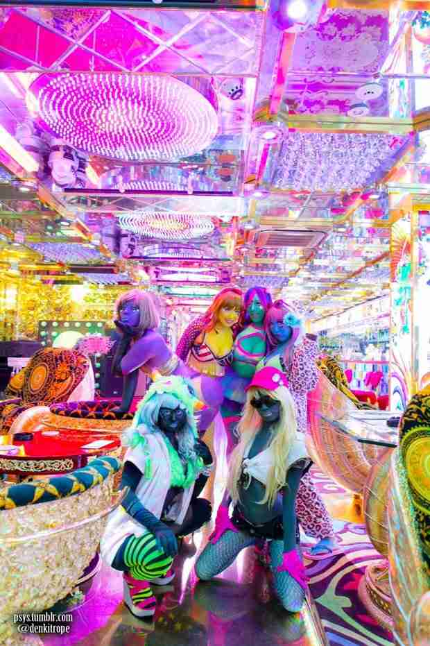 「#異色肌ギャル」がポップすぎる！別世界から来たような極彩色のギャルたち