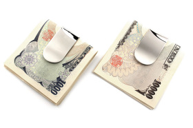 高級ブランドのプラダが1つ約2万円のクリップを発売！ネットがざわつく
