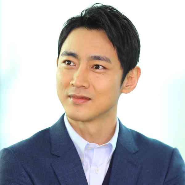 小泉孝太郎が気遣い上手な女性と交際か 女性セブンが直撃 - ライブドアニュース
